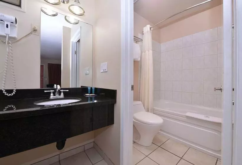 ２ダブルベッドのスタンダードルーム, Canadas Best Value Inn & Suites Vernon