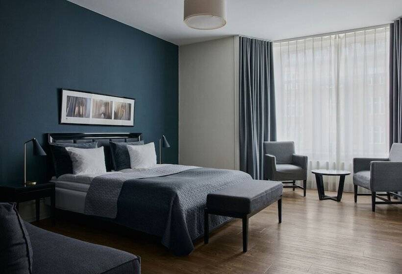 高级大房间, Hans