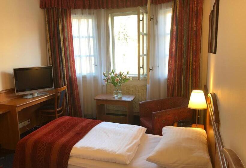 Quarto Estandar Individual, Kavalir