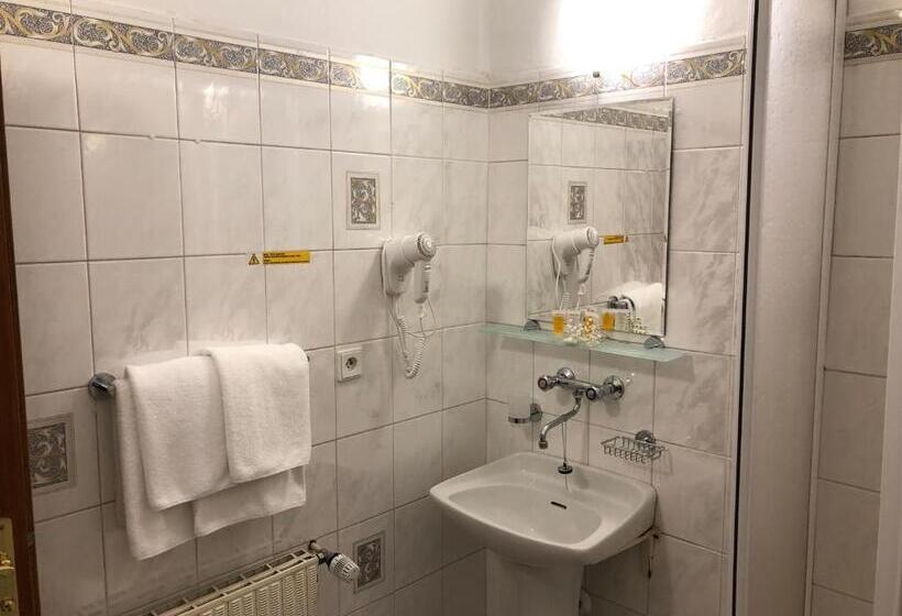 Quarto Estandar, Kavalir