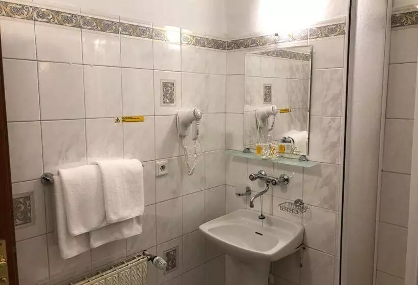 Quarto Estandar, Kavalir