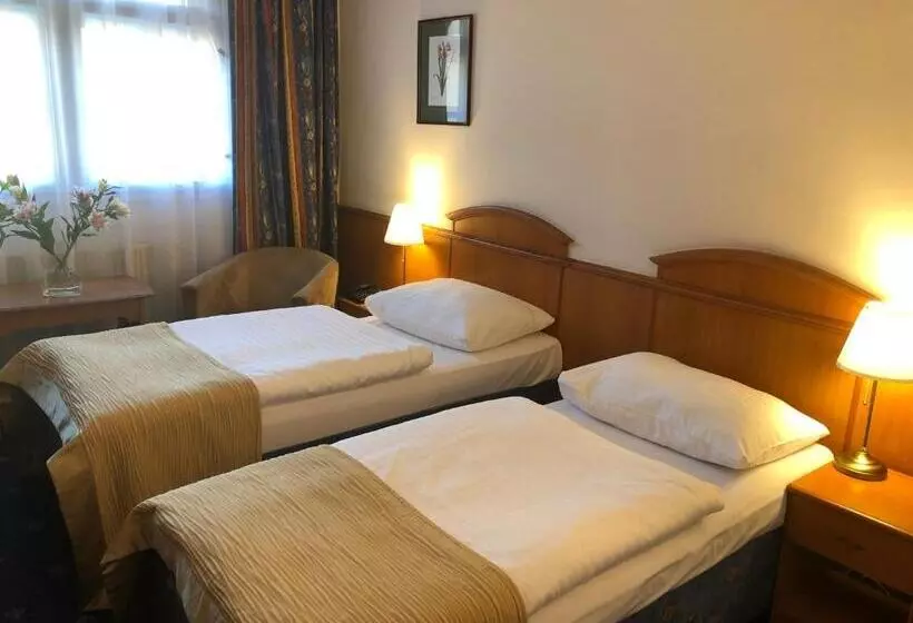 Quarto Estandar, Kavalir