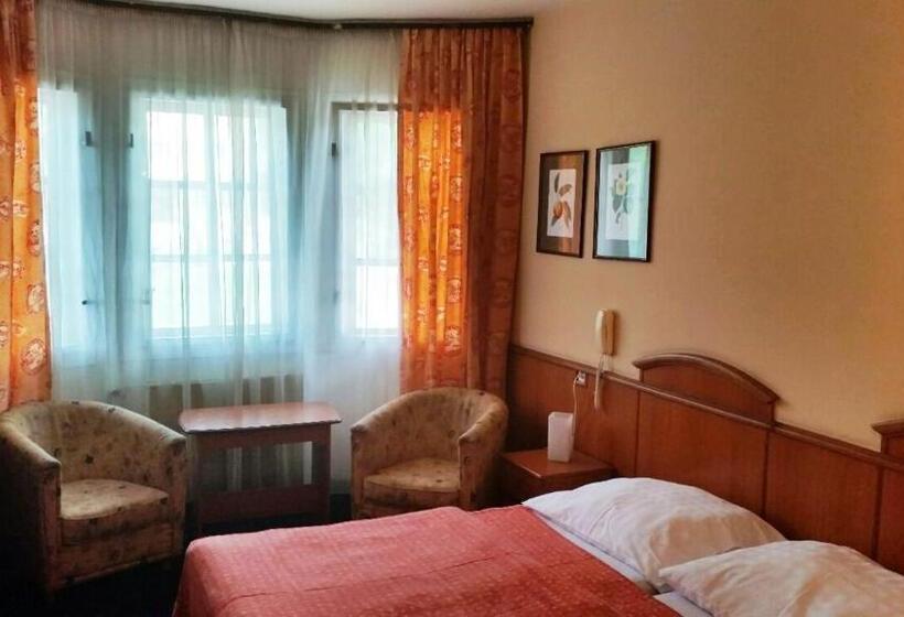 Quarto Economy, Kavalir