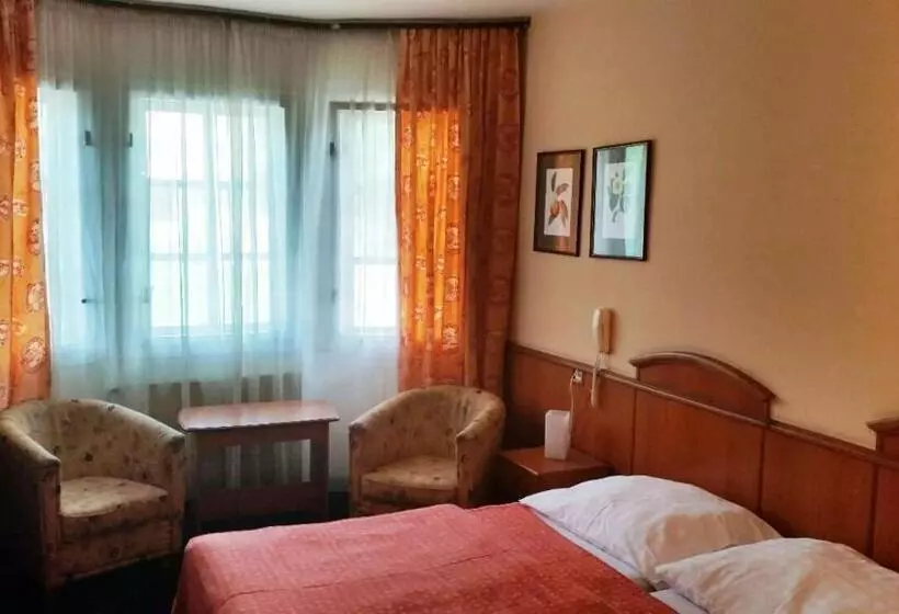 Quarto Economy, Kavalir