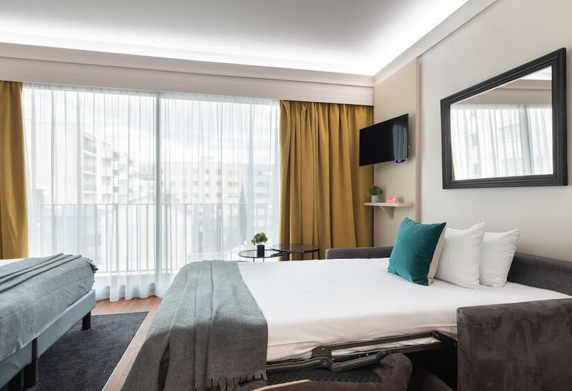 Номер Стандарт Трехместный, Hôtel Charlemagne By Happyculture