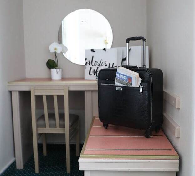 スタンダードトリプルルーム, Des Arenes