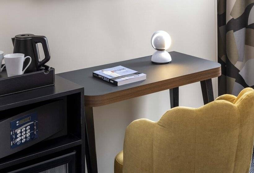 Camera Superiore, Hôtel Regina Opéra Grands Boulevards