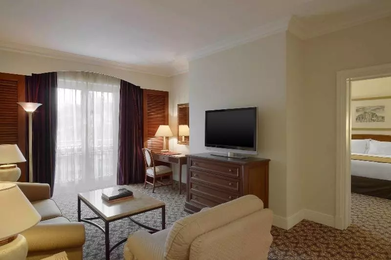 キングサイズベッドのジュニアスイート, Sheraton Addis, A Luxury Collection Hotel, Addis Ababa