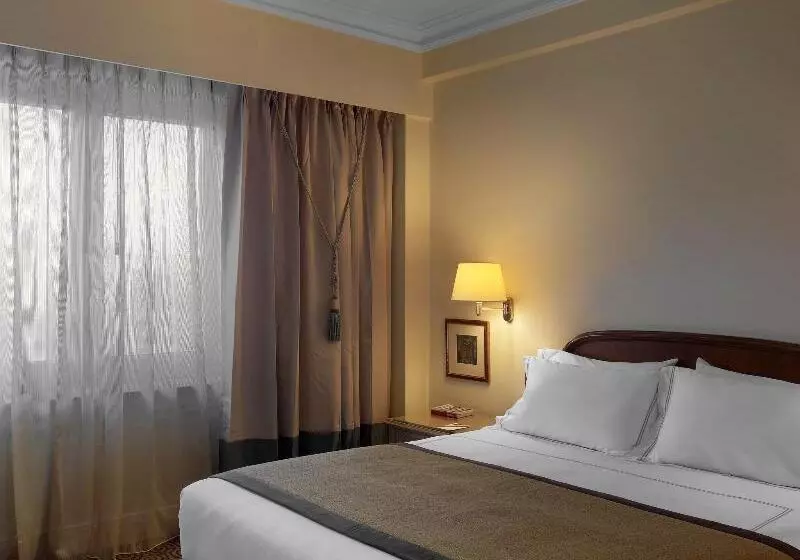 キングサイズベッドのジュニアスイート, Sheraton Addis, A Luxury Collection Hotel, Addis Ababa