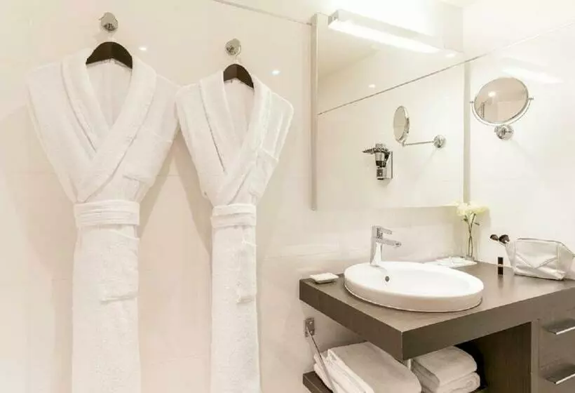 سوئیت جونیور با تخت بزرگ, Croisette Beach Cannes  Mgallery