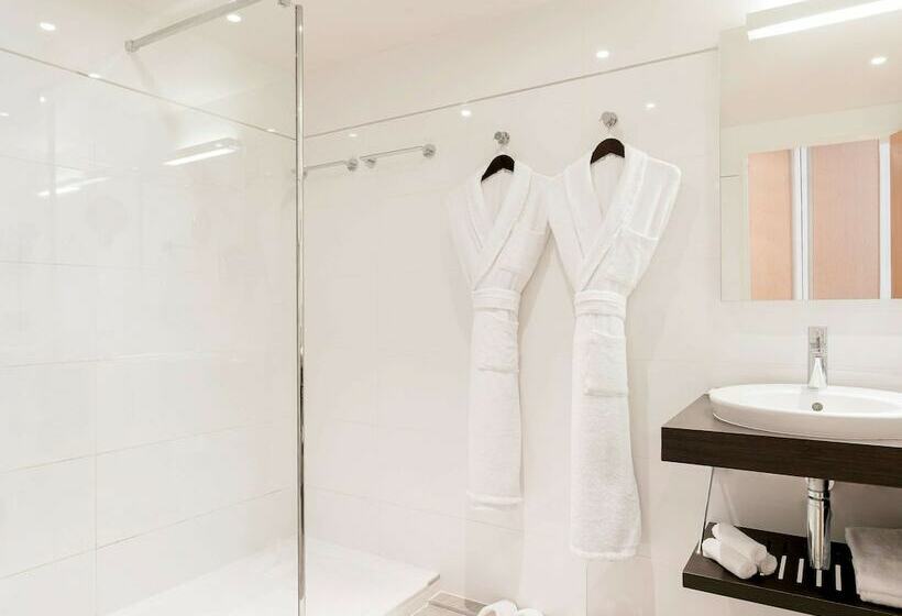 חדר דלוקס עם מרפסת, Croisette Beach Cannes  Mgallery