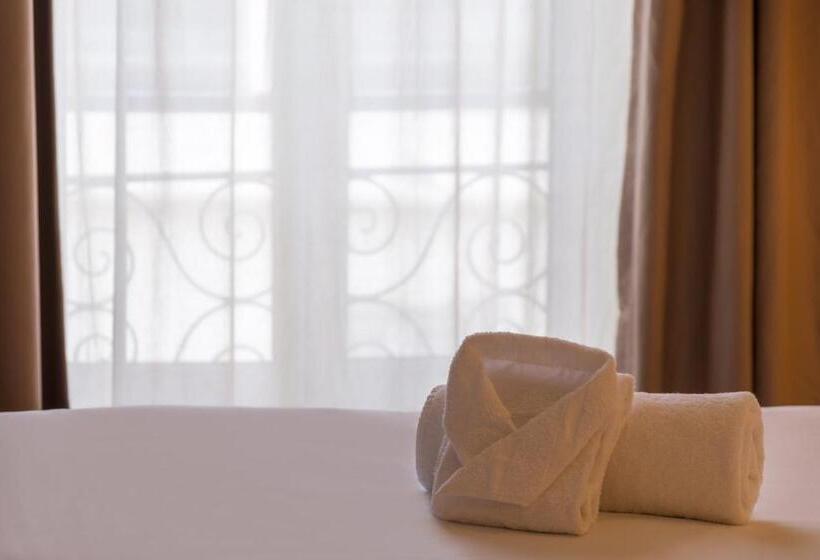 غرفة قياسية رباعية, Hôtel Le Seize, Nice Centre