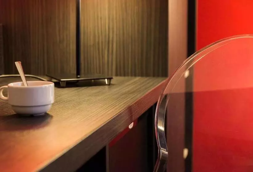 اتاق استاندارد چهار تخته, Hôtel Le Seize, Nice Centre