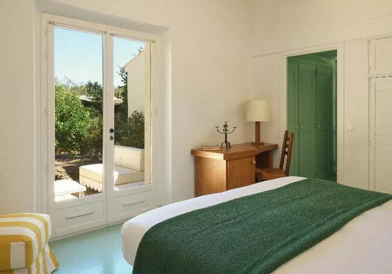اتاق استاندارد, Hôtel La Tartane Saint Tropez