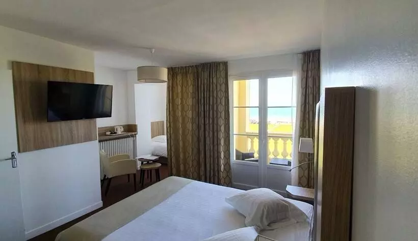 اتاق پرمیوم با چشم‌انداز دریا, Hôtel Windsor Contact Hôtel