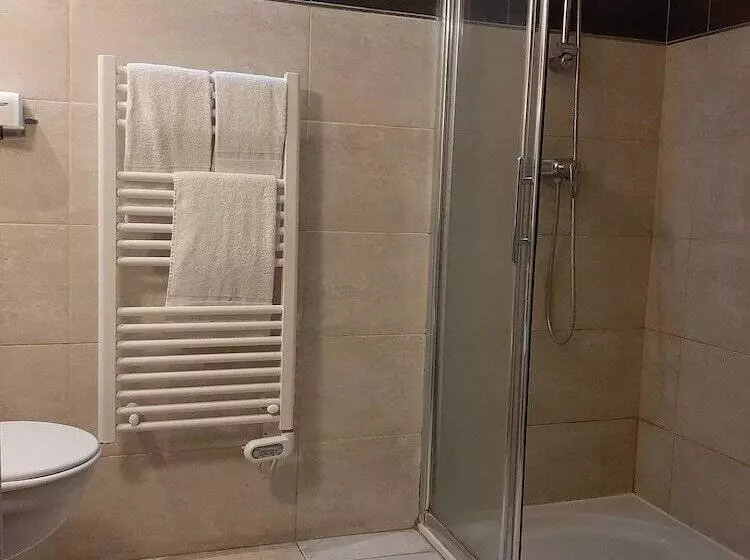 اتاق استاندارد سه نفره, Bellevue Cannes