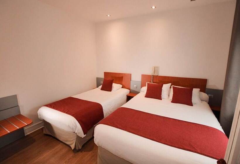 Habitación Triple Estándar, Little