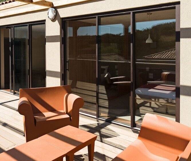 Люкс с Террасой, Moulin De Vernègues Hôtel & Spa