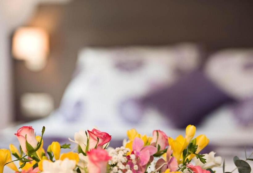 Номер Стандарт Трехместный, Moulin De Vernègues Hôtel & Spa