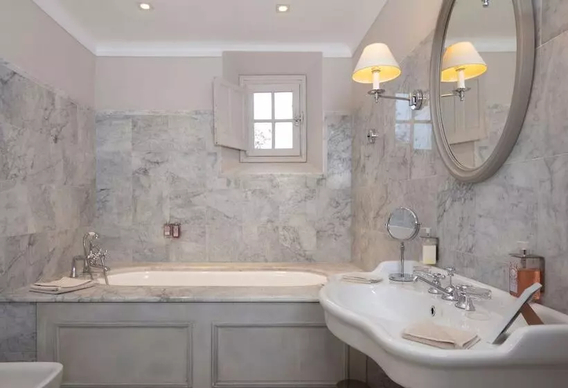 Classic Room, Restaurant & Spa La Magdeleine Mathias Dandine