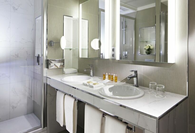 جناح جونيور, Rochester Champs Elysees