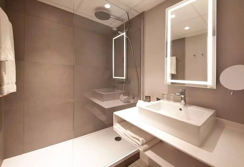 Classic-huone, Novotel Clermont Ferrand