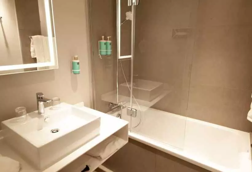 Superior-huone, Novotel Clermont Ferrand