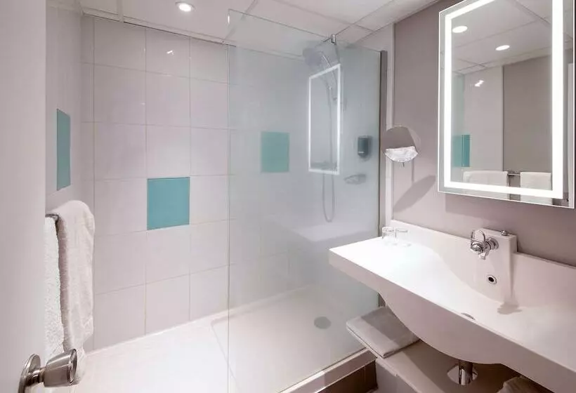 Superior-huone, Novotel Clermont Ferrand