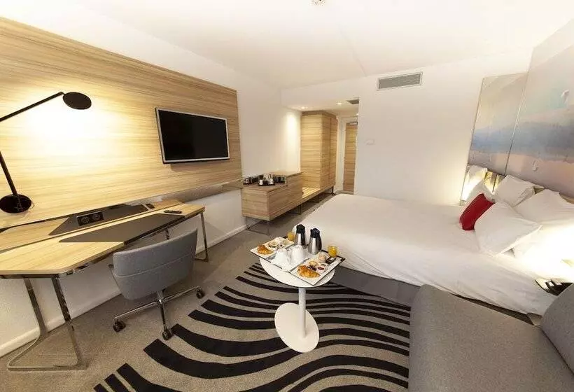 Superior-huone, Novotel Clermont Ferrand