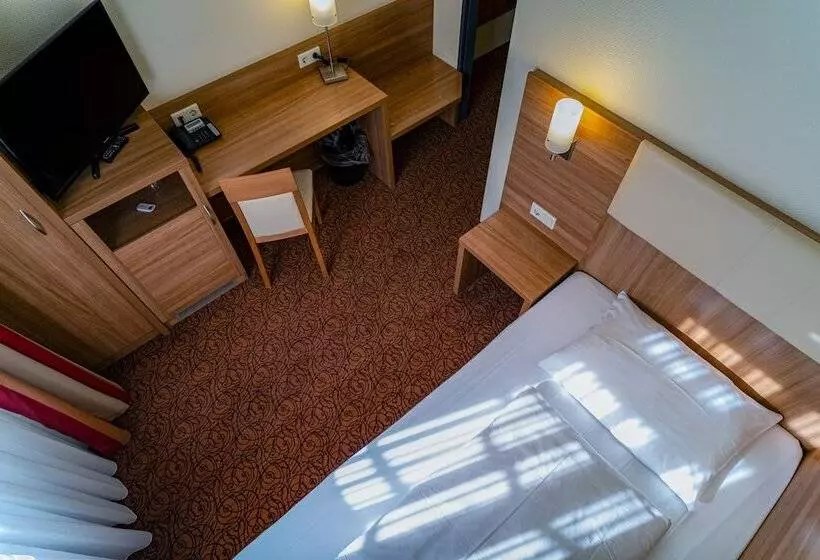 Standard Single Room, Am Stadtpark