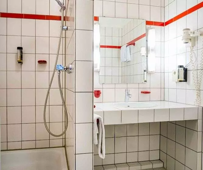 Standard Single Room, Am Stadtpark