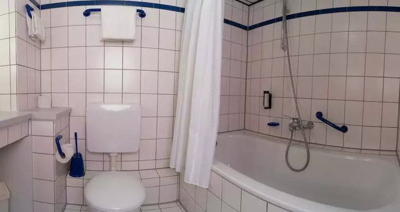 Standard Single Room, Am Stadtpark