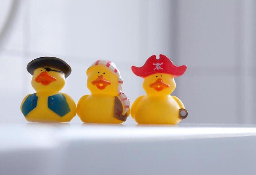 高级三人间, Leine