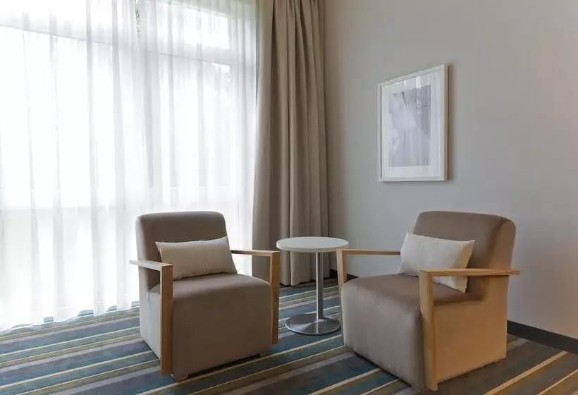 سوییت پرستیژ, Mercure  Dusseldorf Kaarst