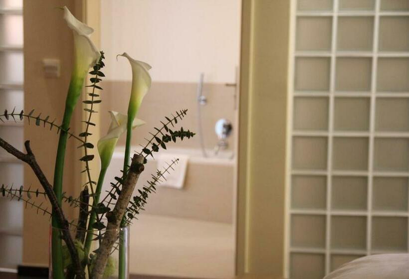 Полулюкс, Restaurant Schwan