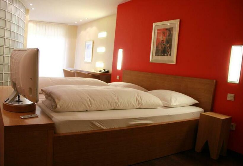 Полулюкс, Restaurant Schwan