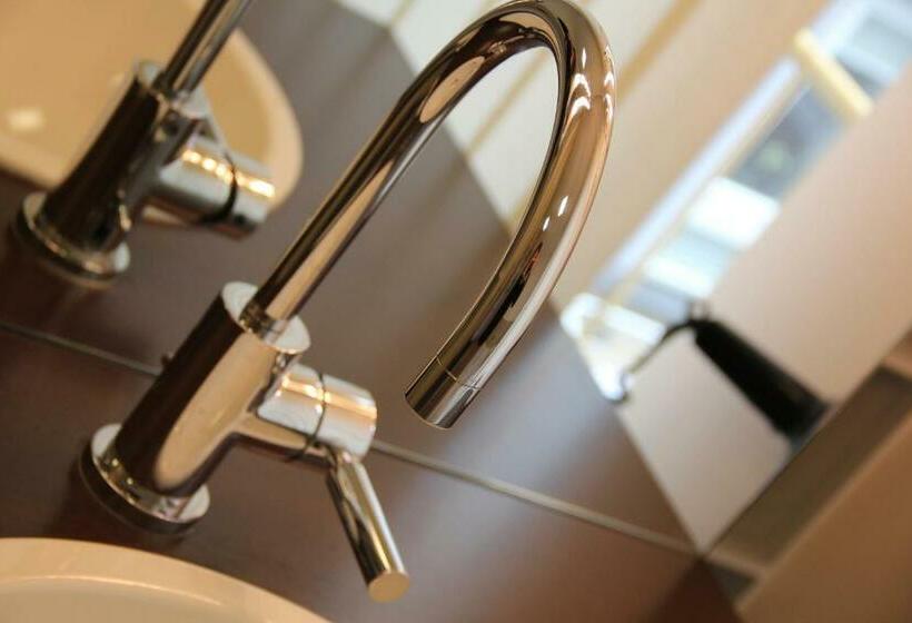 Полулюкс, Restaurant Schwan