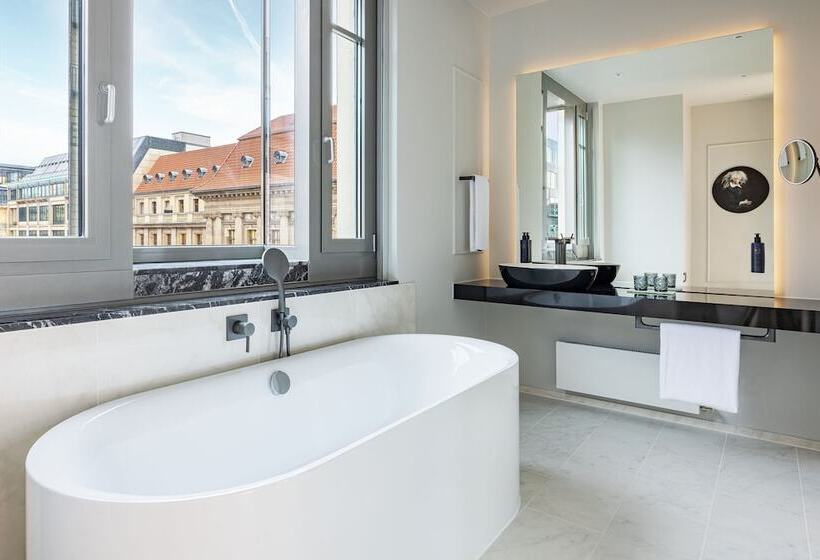 سوییت, Luc, Autograph Collection