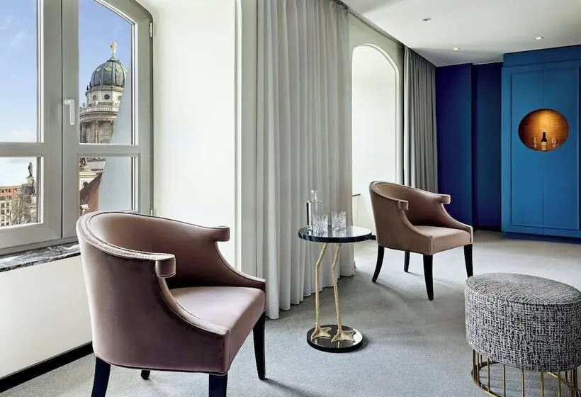 سوییت جونیور, Luc, Autograph Collection