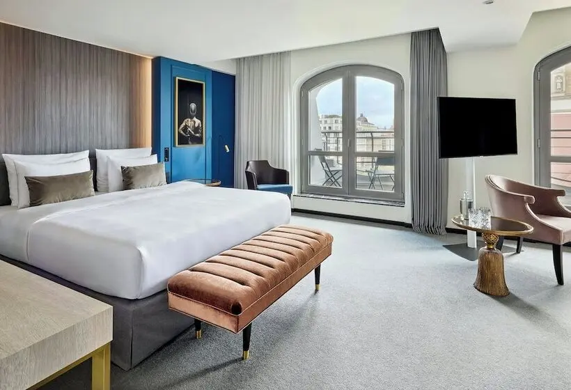 سوییت جونیور, Luc, Autograph Collection