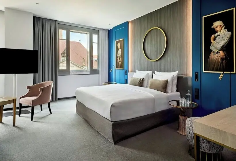 سوییت جونیور, Luc, Autograph Collection