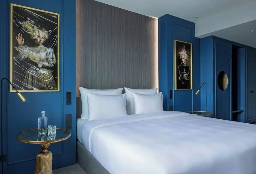 سوییت جونیور, Luc, Autograph Collection