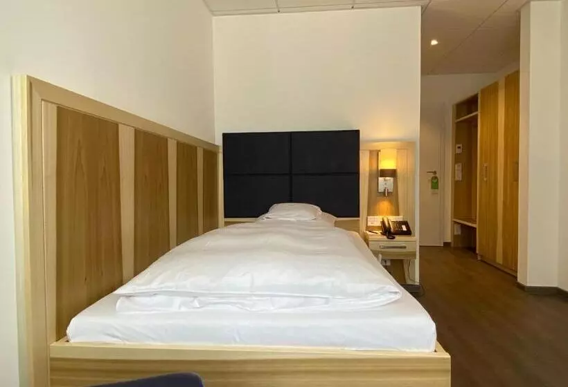 Standard Single Room, Wieting