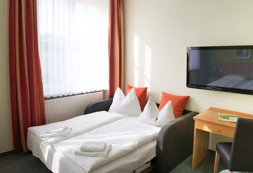 スタンダードトリプルルーム, Land  Und Golfhotel Alte Fliegerschule