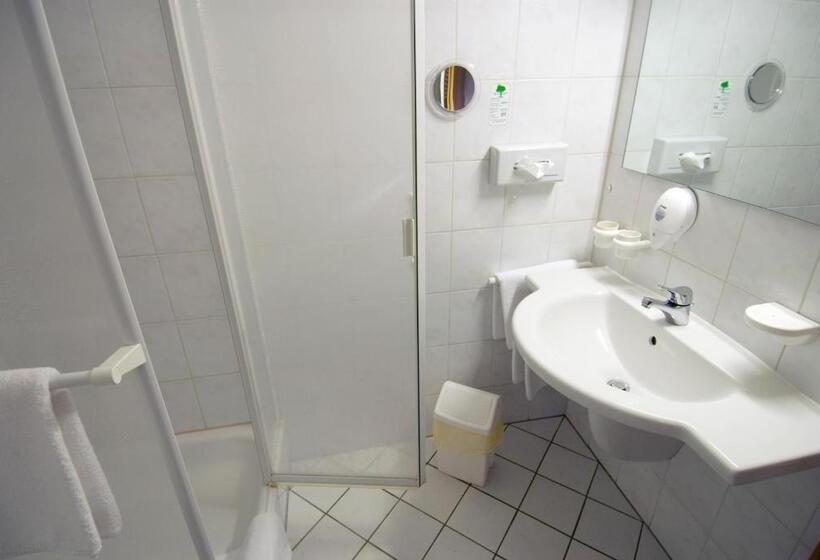 Номер Стандарт Трехместный, Land  Und Golfhotel Alte Fliegerschule