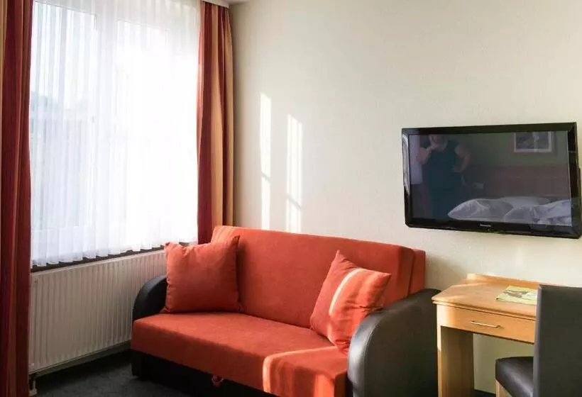 スタンダードトリプルルーム, Land  Und Golfhotel Alte Fliegerschule