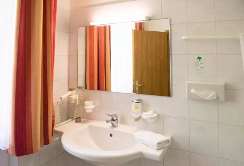 スタンダード４人部屋, Land  Und Golfhotel Alte Fliegerschule