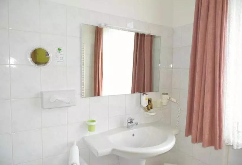 スタンダード４人部屋, Land  Und Golfhotel Alte Fliegerschule