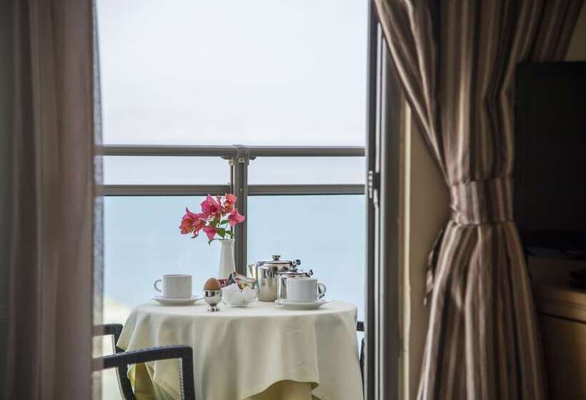 חדר סטנדרט, Manousos City