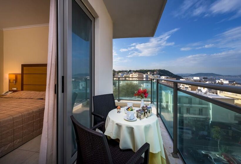 חדר סטנדרט, Manousos City